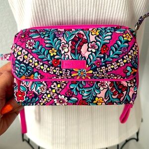 NWOT - Vera Bradley Kaleidoscope Pink 3 in 1 Crossbody 🩷💙🩵